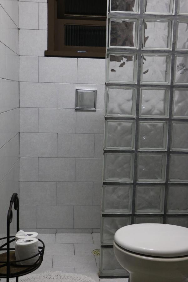 Excelente quarto com cama de casal king em casa perto do aeroporto de Curitiba São José dos Pinhais Exterior foto
